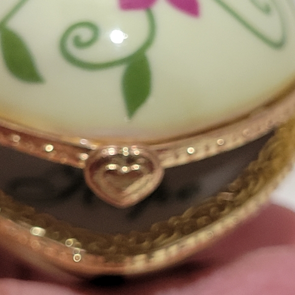 Flower Hope heart porcelain trinket box ornament - Picture 2 of 9